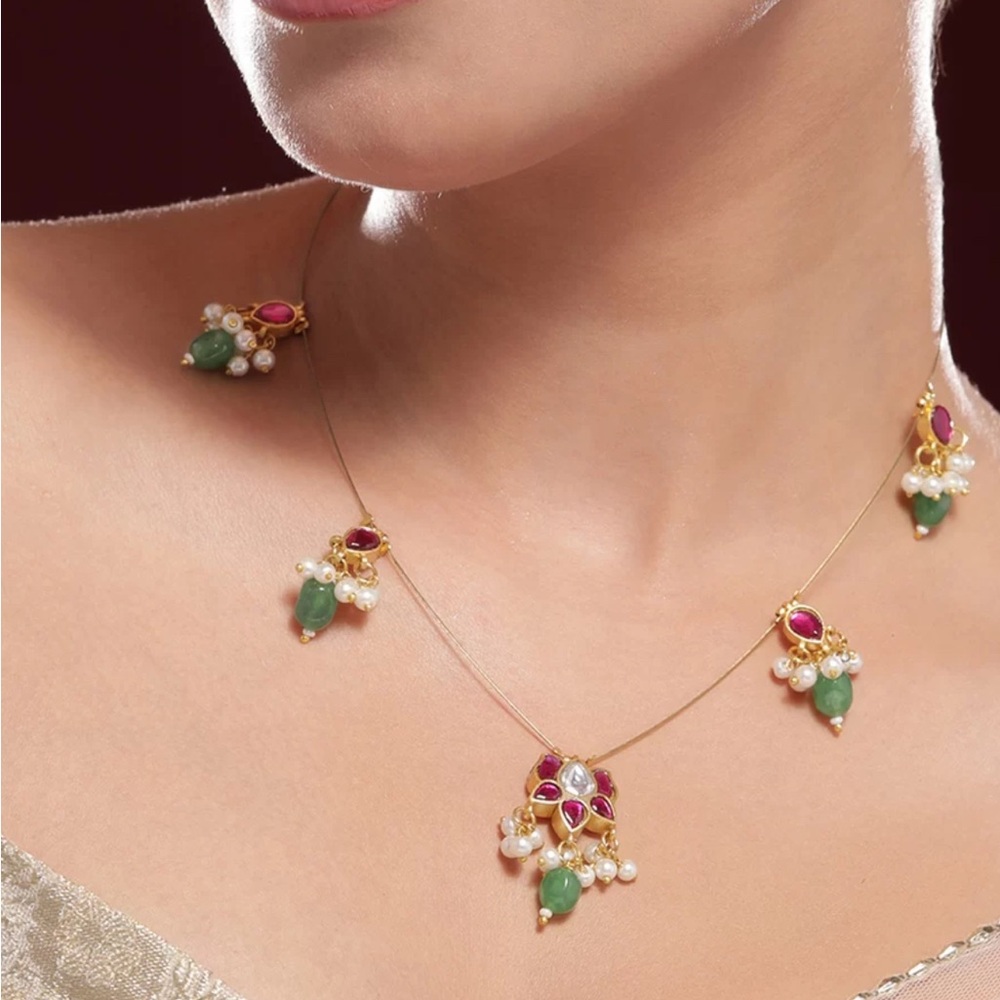 Elegant Gold and Green Necklace with Pearl Accents